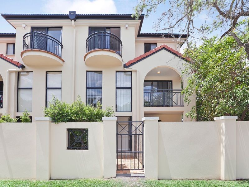 1/1 Laurence Street, St Lucia QLD 4067