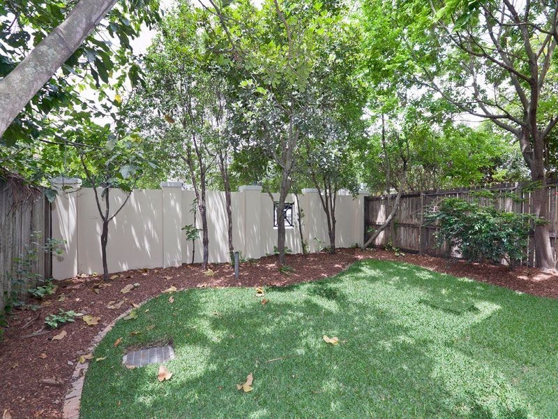 1/1 Laurence Street, St Lucia QLD 4067