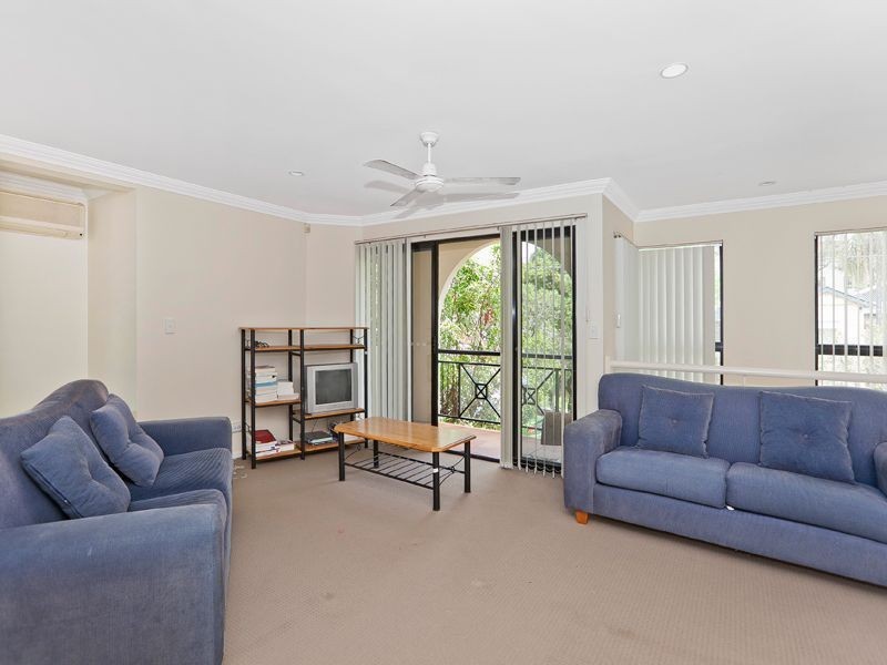 1/1 Laurence Street, St Lucia QLD 4067
