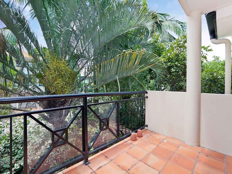 1/1 Laurence Street, St Lucia QLD 4067