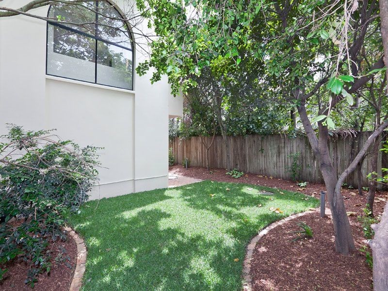 1/1 Laurence Street, St Lucia QLD 4067