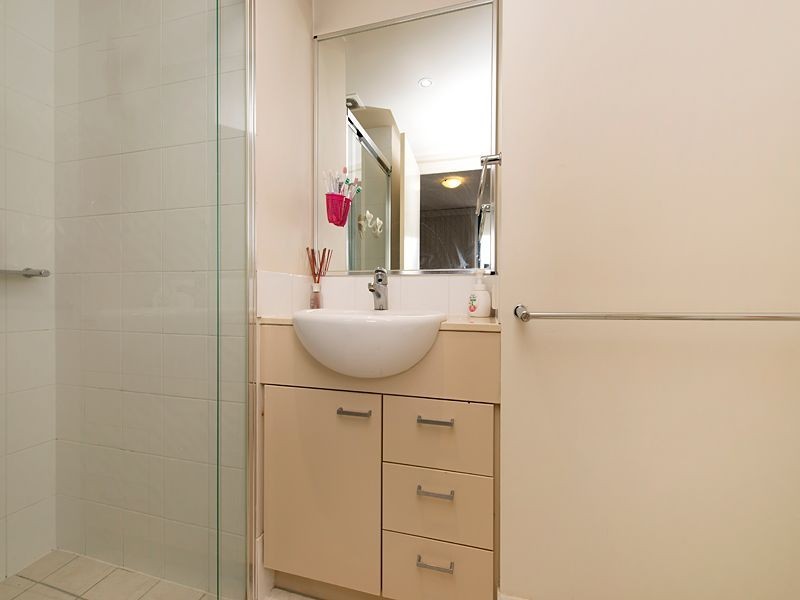 303/21 Patrick Lane, Toowong QLD 4066