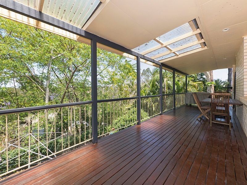 20 Pentlay Street, Kenmore QLD 4069