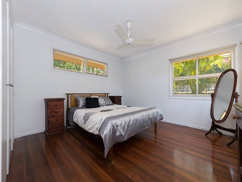 20 Pentlay Street, Kenmore QLD 4069