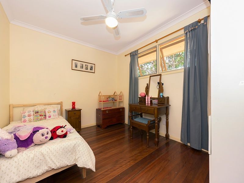 20 Pentlay Street, Kenmore QLD 4069