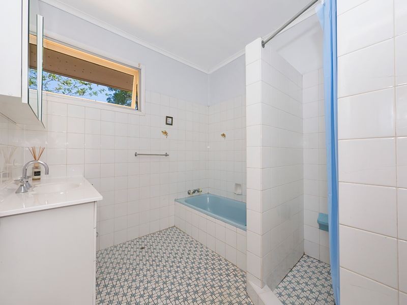 20 Pentlay Street, Kenmore QLD 4069