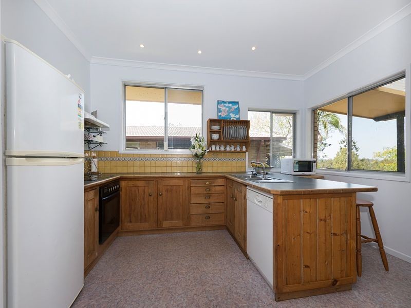 20 Pentlay Street, Kenmore QLD 4069