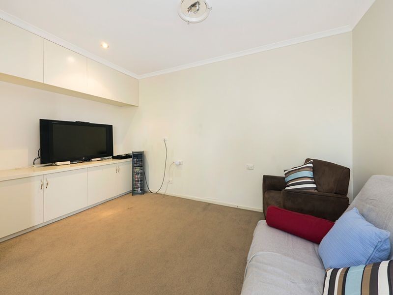 20 Pentlay Street, Kenmore QLD 4069