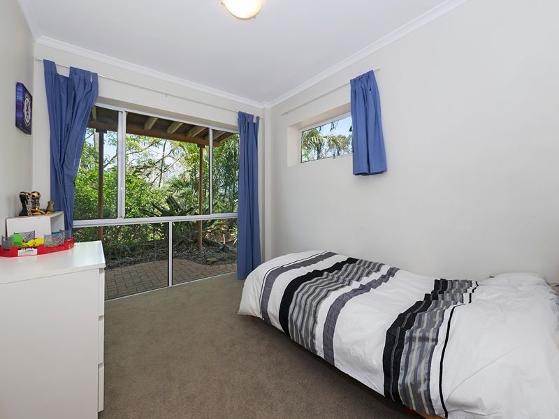 20 Pentlay Street, Kenmore QLD 4069