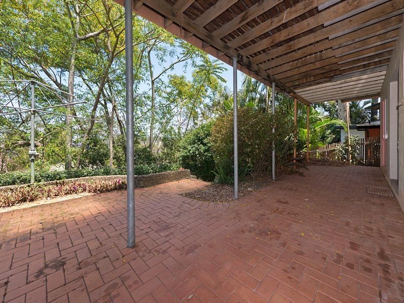 20 Pentlay Street, Kenmore QLD 4069