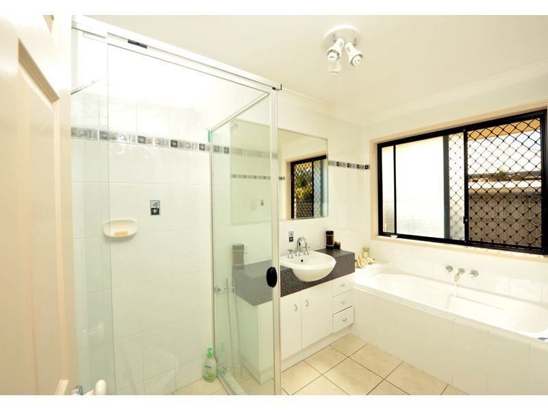 17 Salubris Place, Moggill QLD 4070