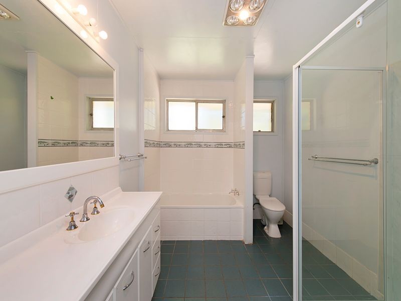 70 Brookfield Road, Kenmore QLD 4069