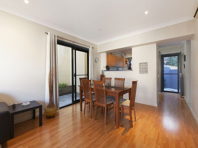 3/10 Greenlaw Street, Indooroopilly QLD 4068