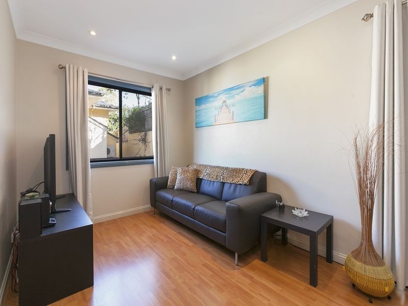 3/10 Greenlaw Street, Indooroopilly QLD 4068