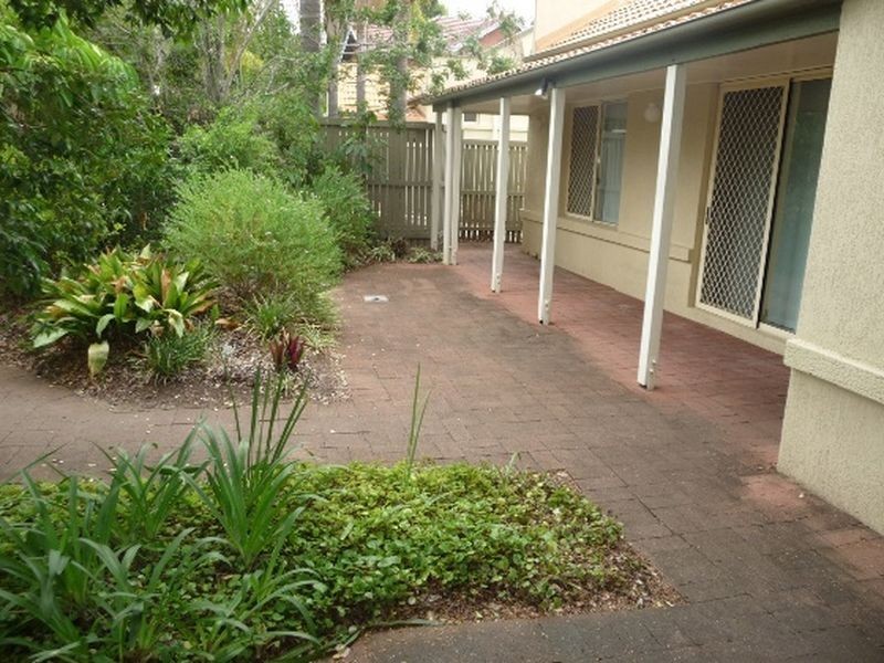 1/20 Dean Street, Toowong QLD 4066