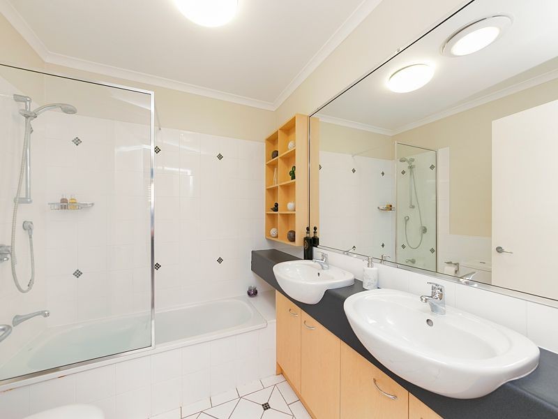 8 Elizabeth Street, Toowong QLD 4066