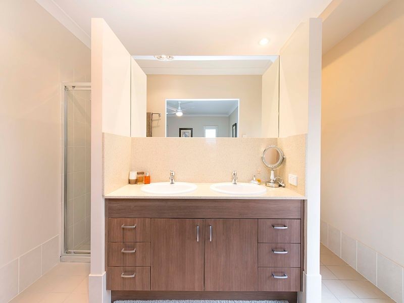 51 Grange Place, Moggill QLD 4070