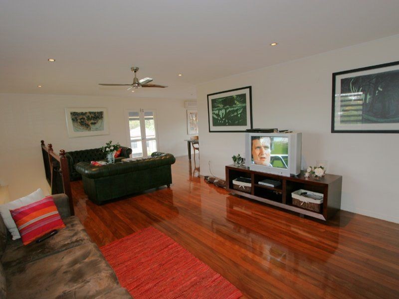 1 Cadiz Street, Indooroopilly QLD 4068