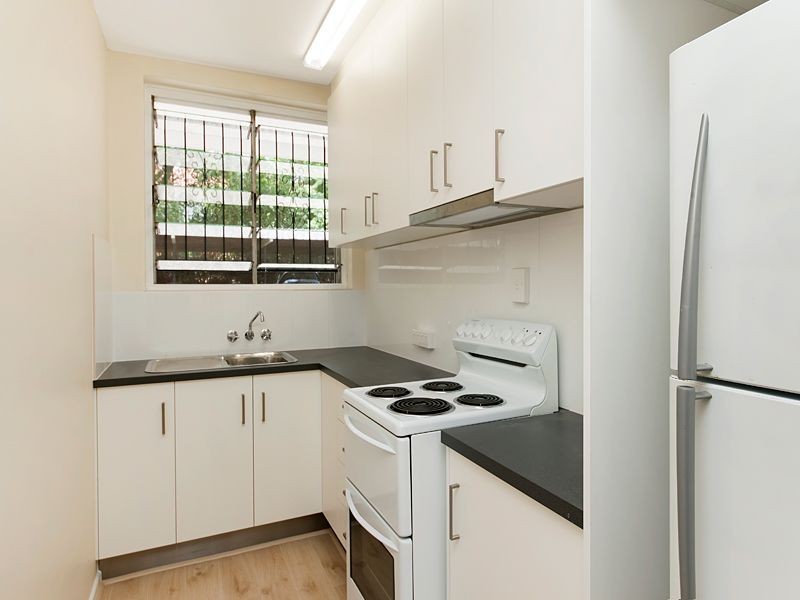 2/15 Sir Fred Schonell Drive, St Lucia QLD 4067