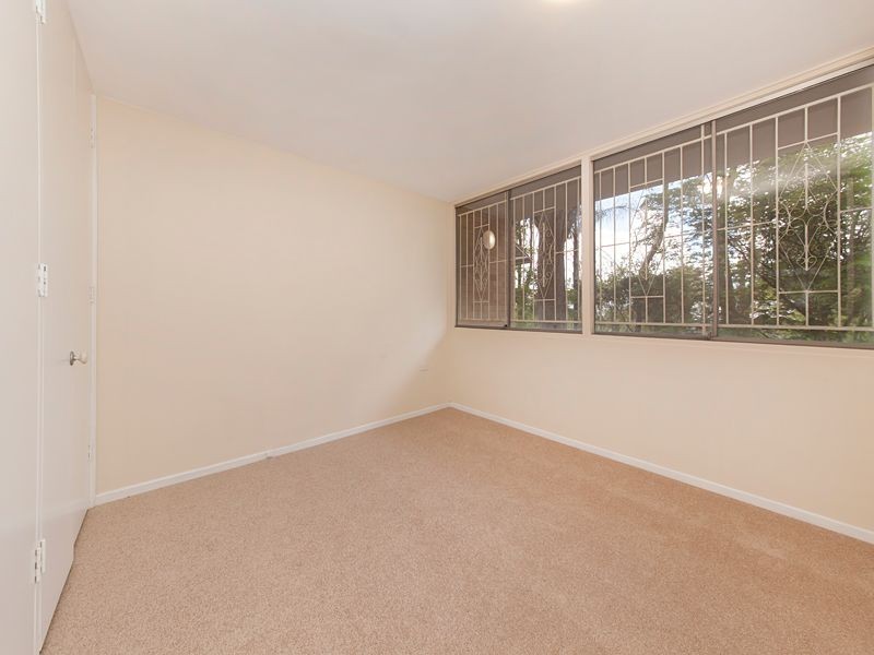 2/15 Sir Fred Schonell Drive, St Lucia QLD 4067