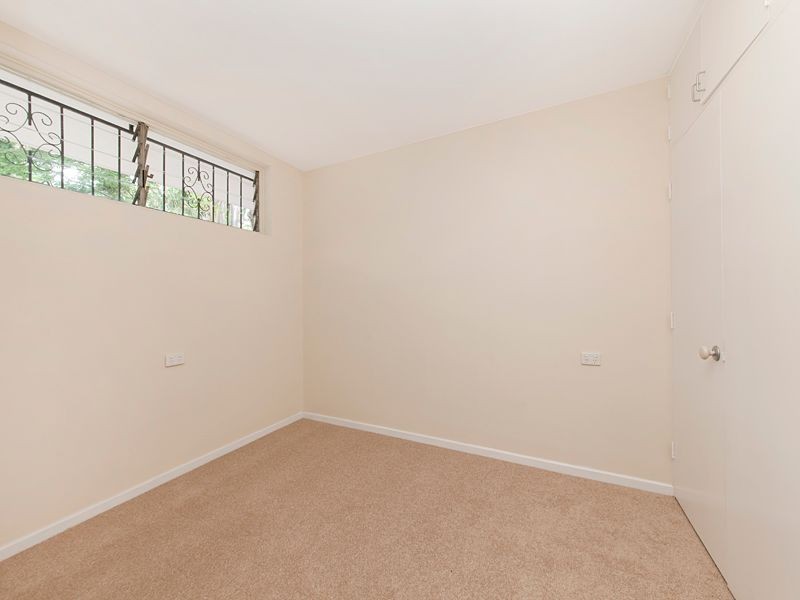 2/15 Sir Fred Schonell Drive, St Lucia QLD 4067