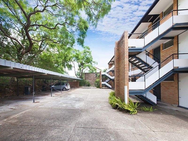 2/15 Sir Fred Schonell Drive, St Lucia QLD 4067