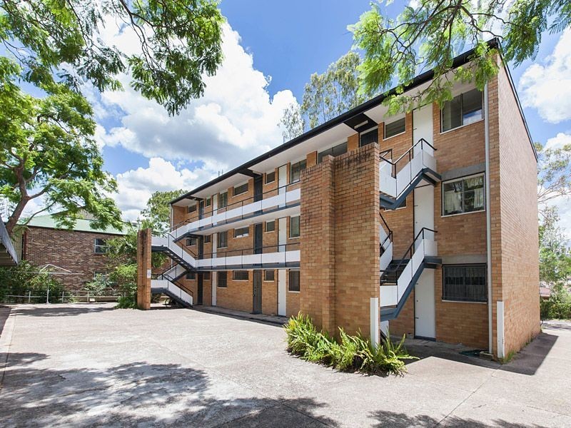 2/15 Sir Fred Schonell Drive, St Lucia QLD 4067