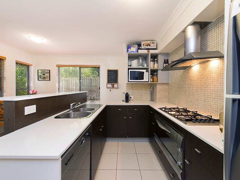 2/51 Rennie Street, Indooroopilly QLD 4068