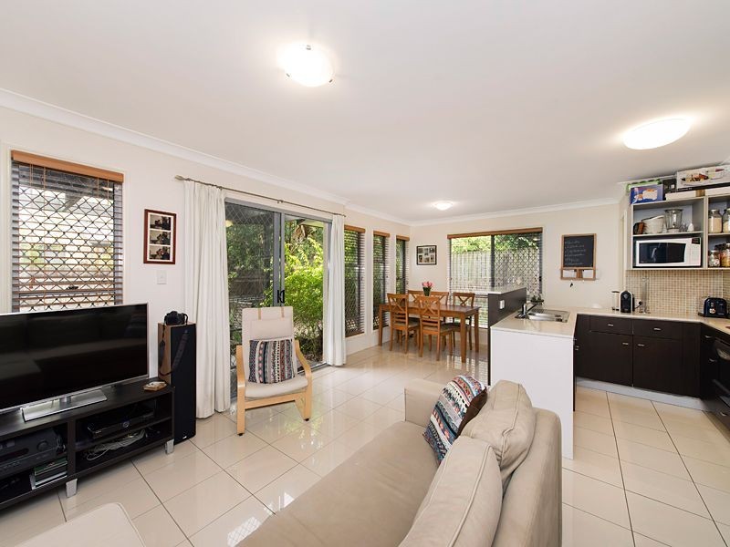 2/51 Rennie Street, Indooroopilly QLD 4068