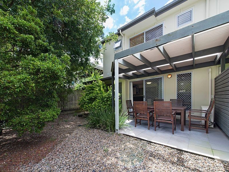 2/51 Rennie Street, Indooroopilly QLD 4068