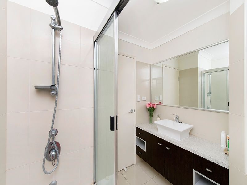 2/51 Rennie Street, Indooroopilly QLD 4068
