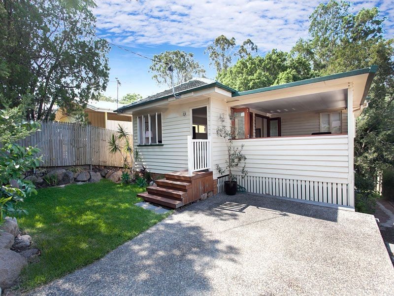 11 Equinox Street, Taringa QLD 4068