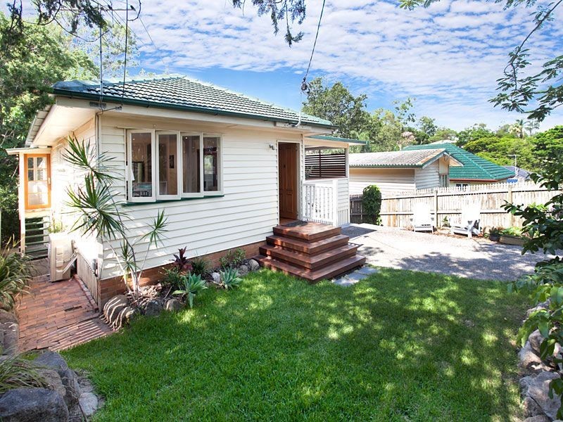 11 Equinox Street, Taringa QLD 4068