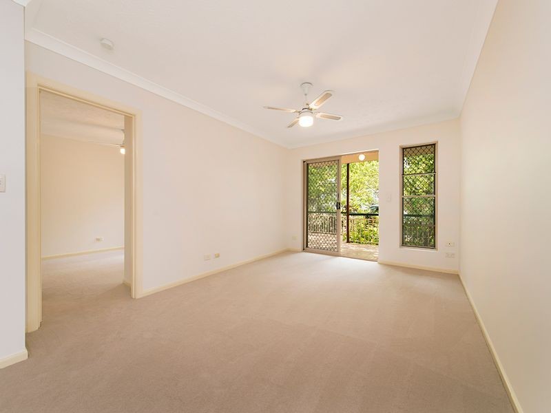 2/15 Stanley Street, Indooroopilly QLD 4068