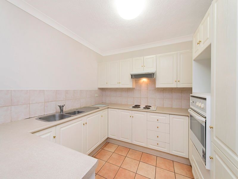 2/15 Stanley Street, Indooroopilly QLD 4068