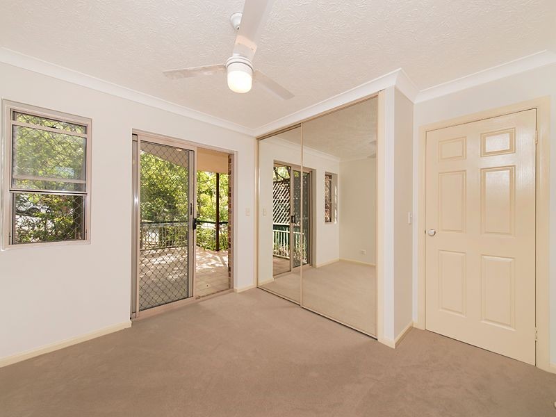 2/15 Stanley Street, Indooroopilly QLD 4068