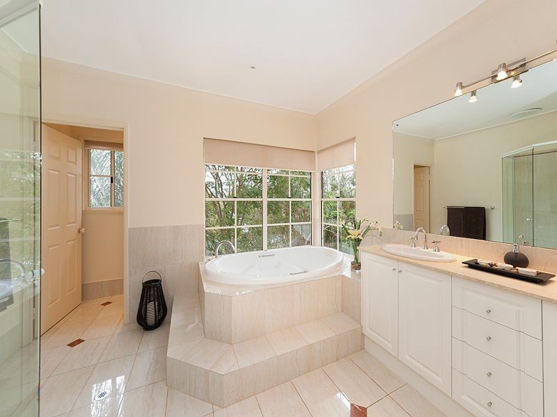 20 Sexton Place, Bellbowrie QLD 4070