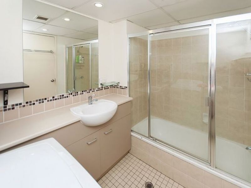 5/66 Kensington Terrace, Toowong QLD 4066