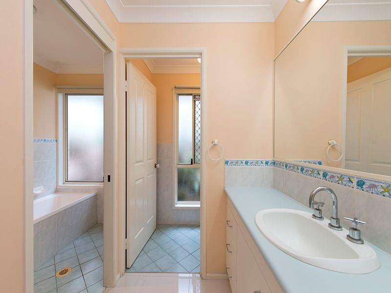 48 Barcoorah Street, Westlake QLD 4074