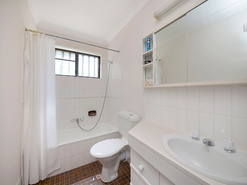 2/116 Clarence Road, Indooroopilly QLD 4068