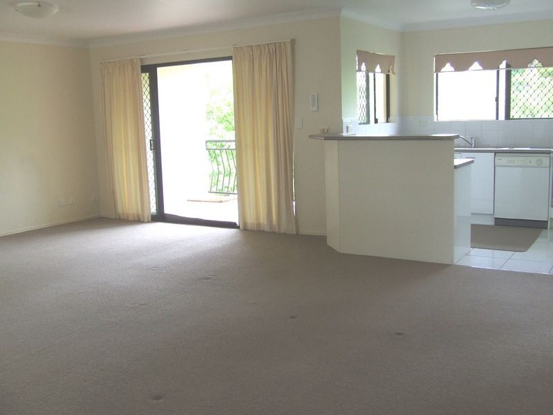 2/11 Holland Street, Toowong QLD 4066