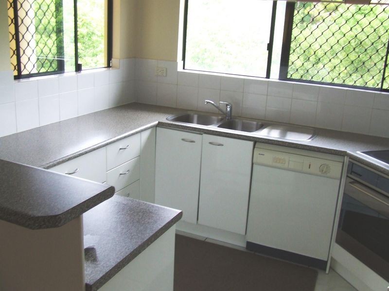 2/11 Holland Street, Toowong QLD 4066