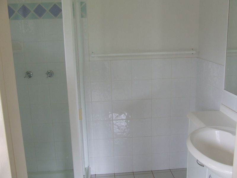 2/11 Holland Street, Toowong QLD 4066