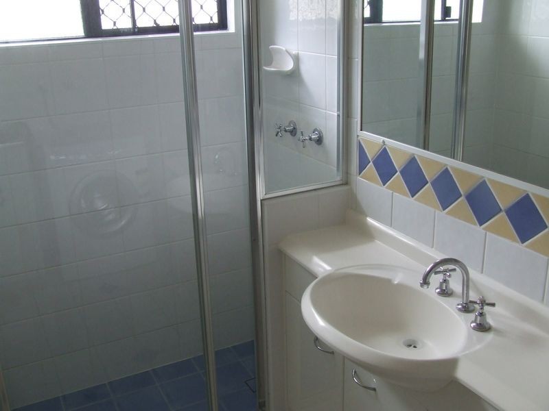 2/11 Holland Street, Toowong QLD 4066