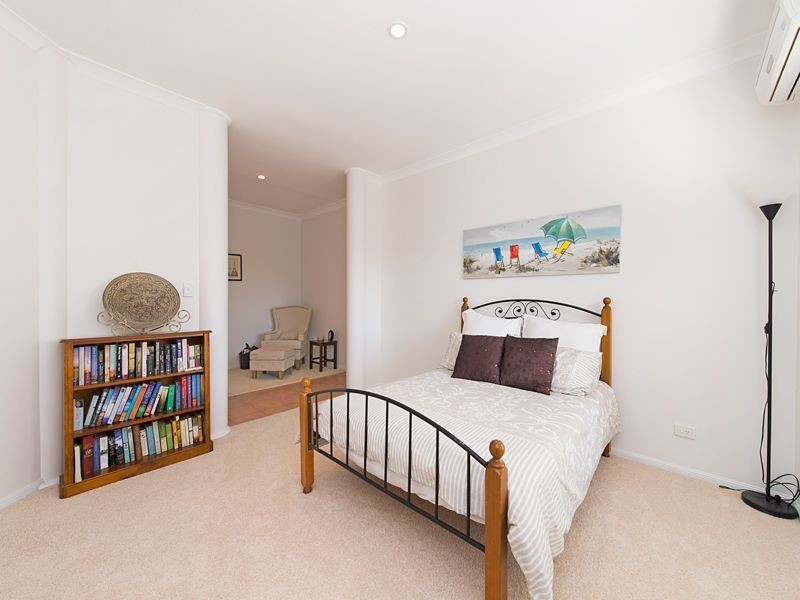 19 River Park Place, Fig Tree Pocket QLD 4069