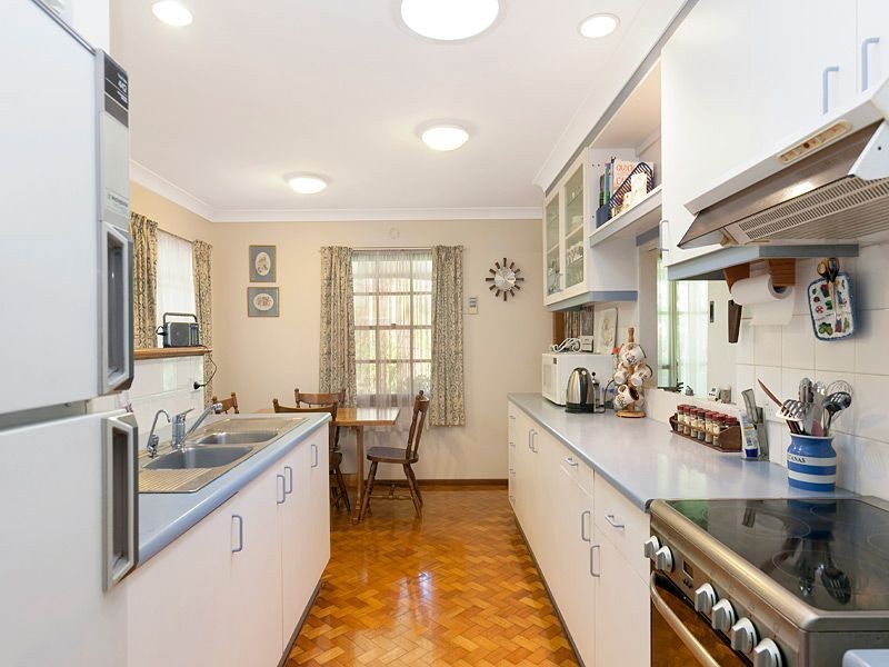 14 Mirbelia Street, Kenmore Hills QLD 4069