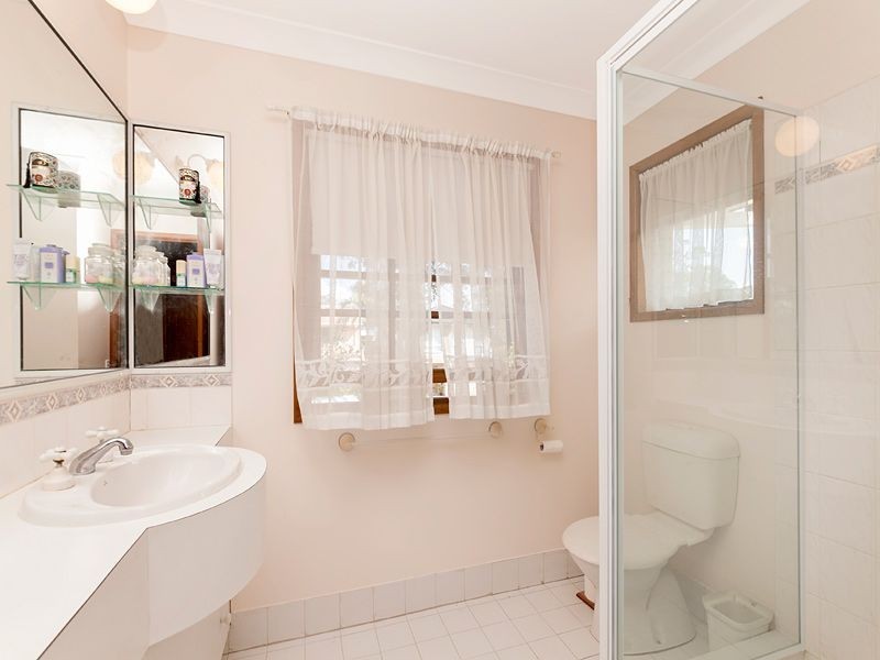 14 Mirbelia Street, Kenmore Hills QLD 4069