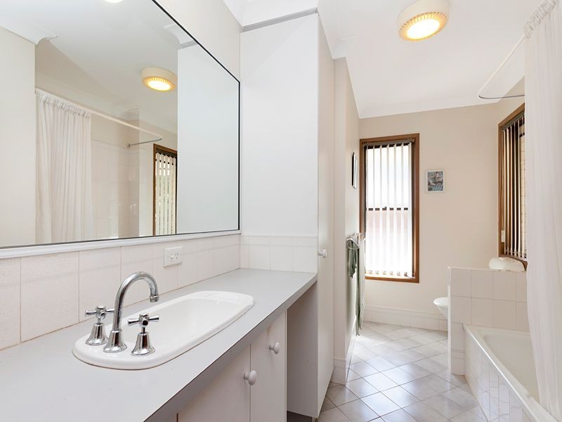 14 Mirbelia Street, Kenmore Hills QLD 4069