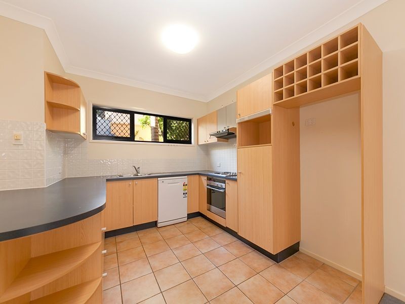 8/122 Central Avenue, Indooroopilly QLD 4068