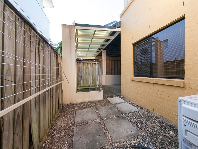 8/122 Central Avenue, Indooroopilly QLD 4068